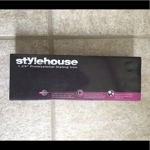 NEVER USED— Flat Iron